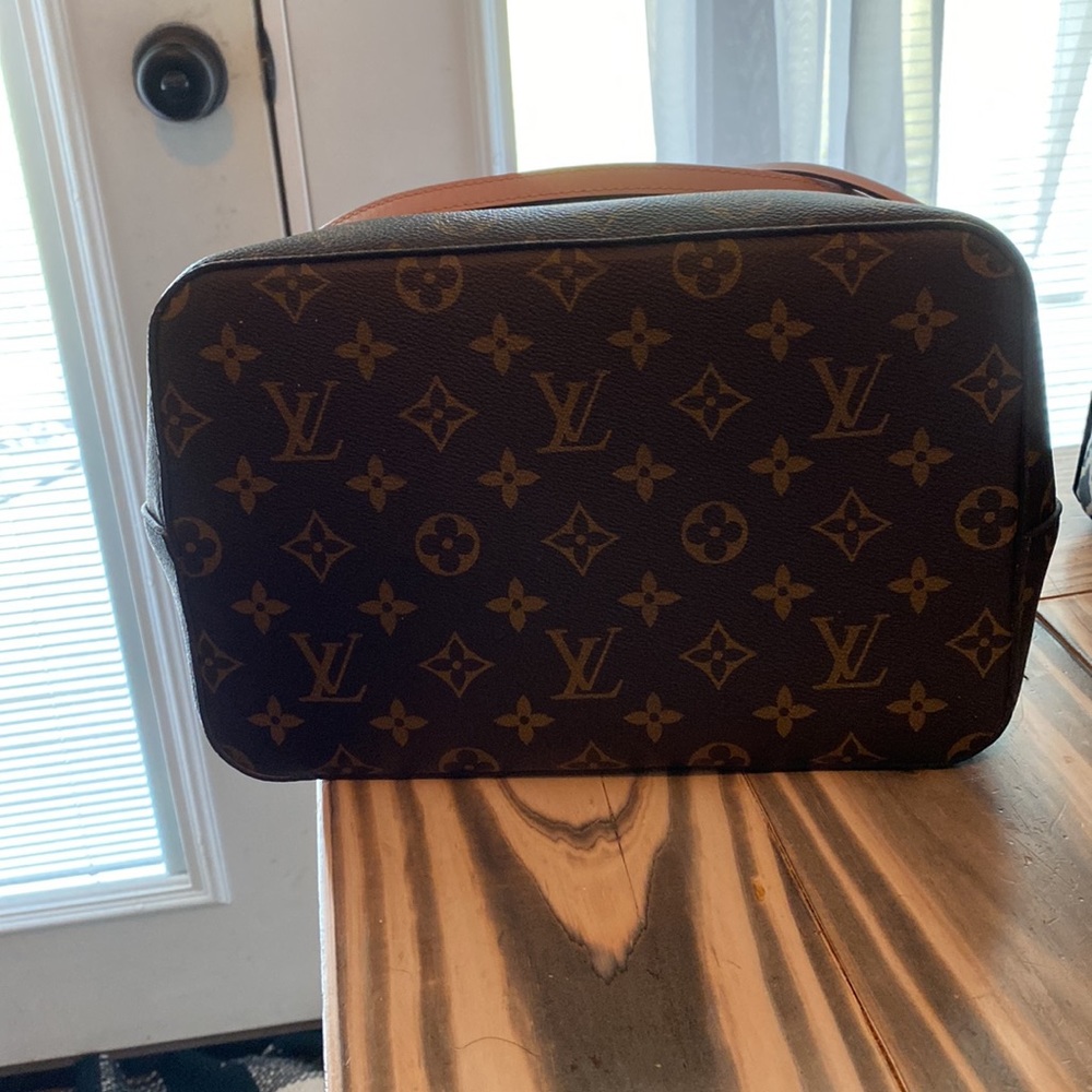 Louis Vuitton Neo’Noe’ bucket purse with Louis Vuitton Joseph Wallet ❤️ - Picture 5 of 6